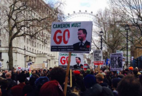 Des milliers de manifestants demandent la démission de Cameron